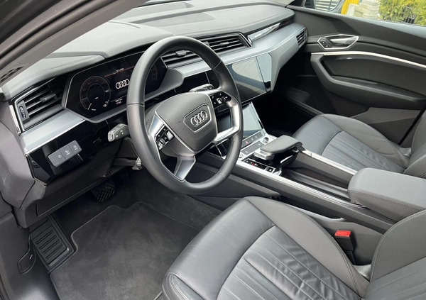 Audi e-tron cena 165900 przebieg: 16000, rok produkcji 2022 z Łódź małe 232